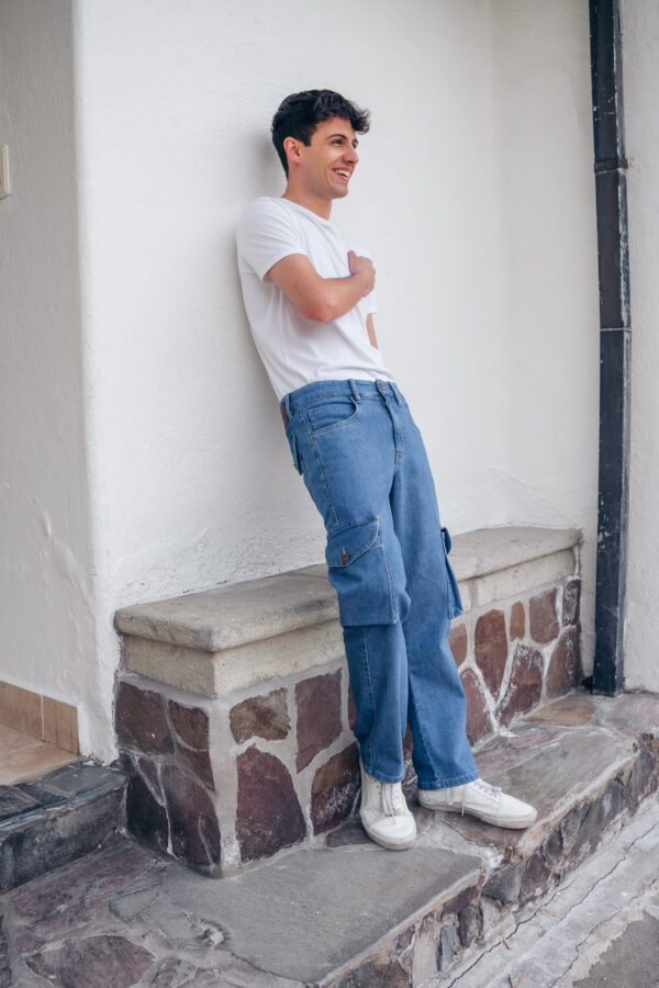 Pantalon jean cargo celeste - Imagen 2