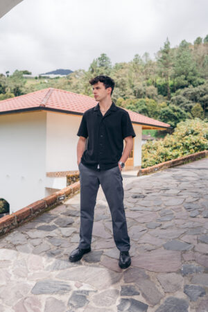 Pantalon tipo chino gris
