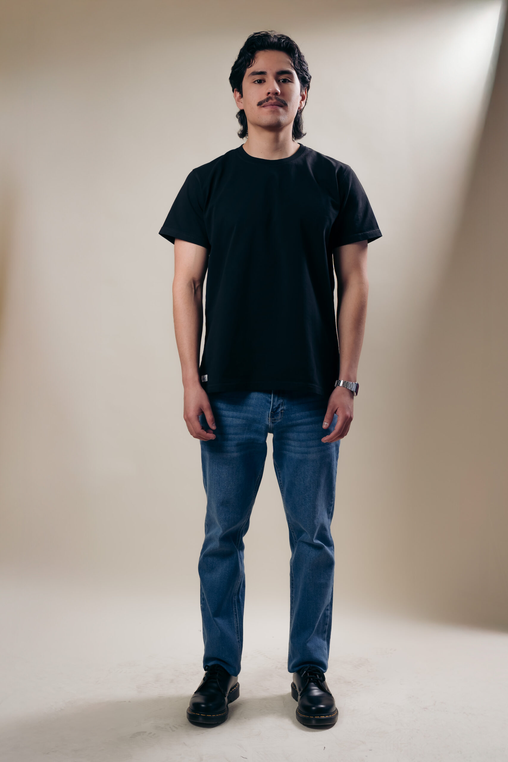 Camiseta Negro Cuello Redondo