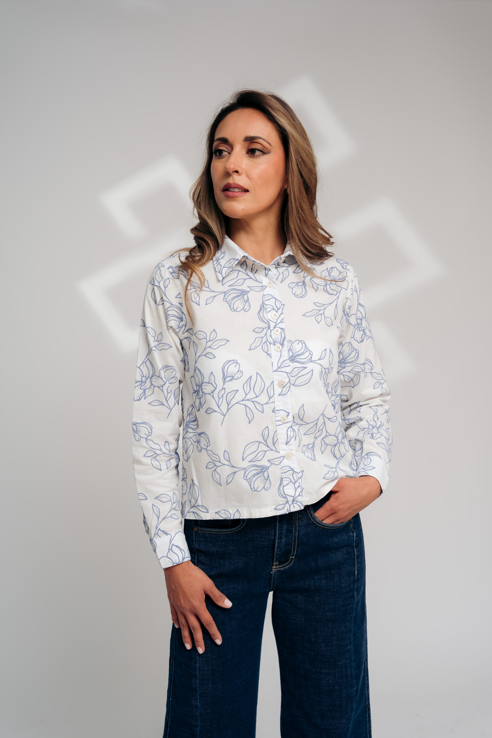 Blusa blanca flores